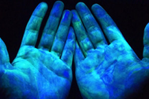 UV gel shows up bacteria living on our hands
