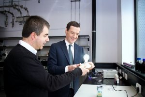 Sir Novoselov demonstrates a graphene lightbulb to Chancellor Osborne