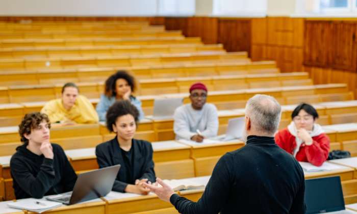 Image of a lecturer 